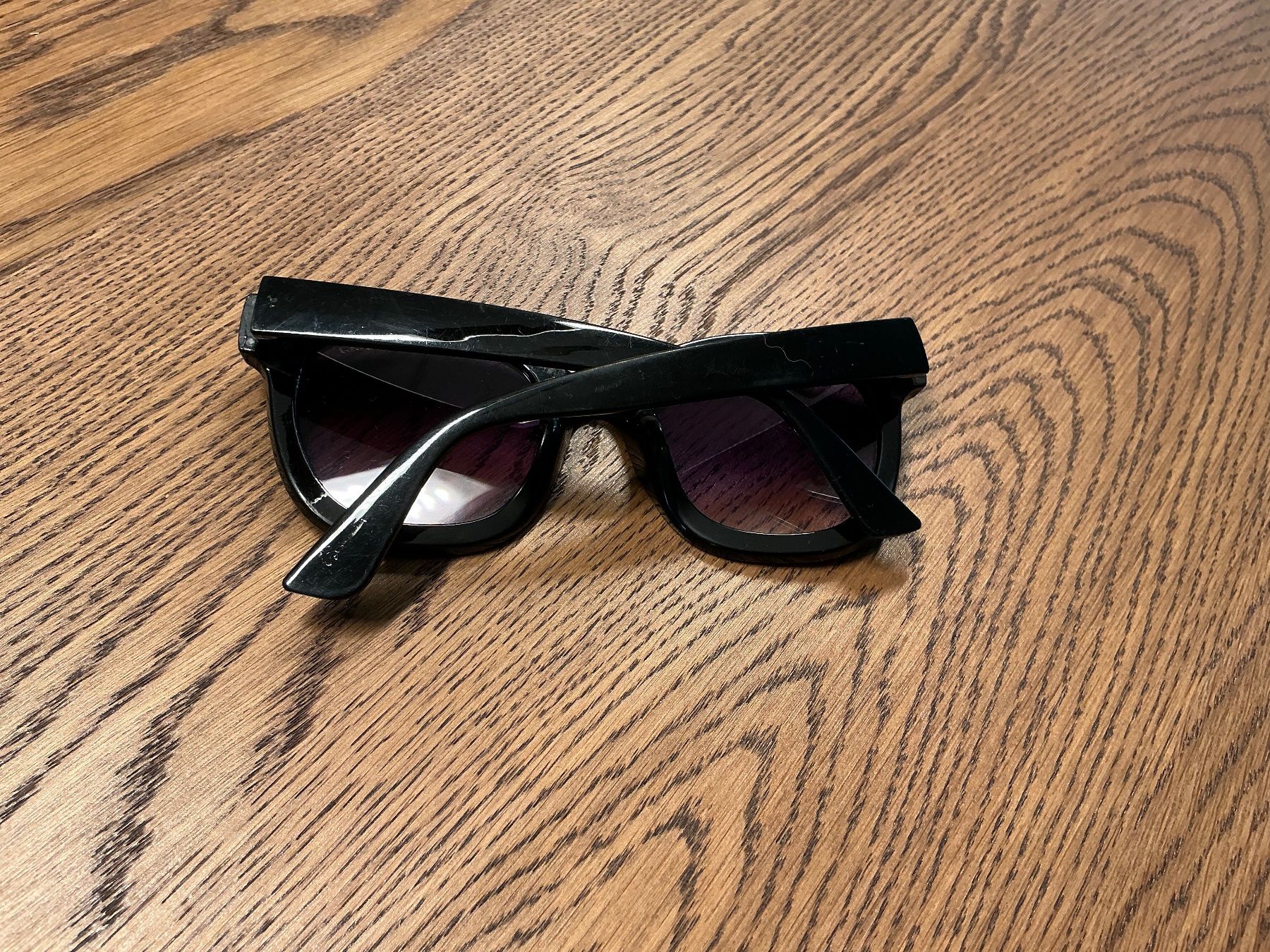 Lunettes & Verres: Sonnenbrille mit Biene – D'occasion à Würenlos par sweety5436 1