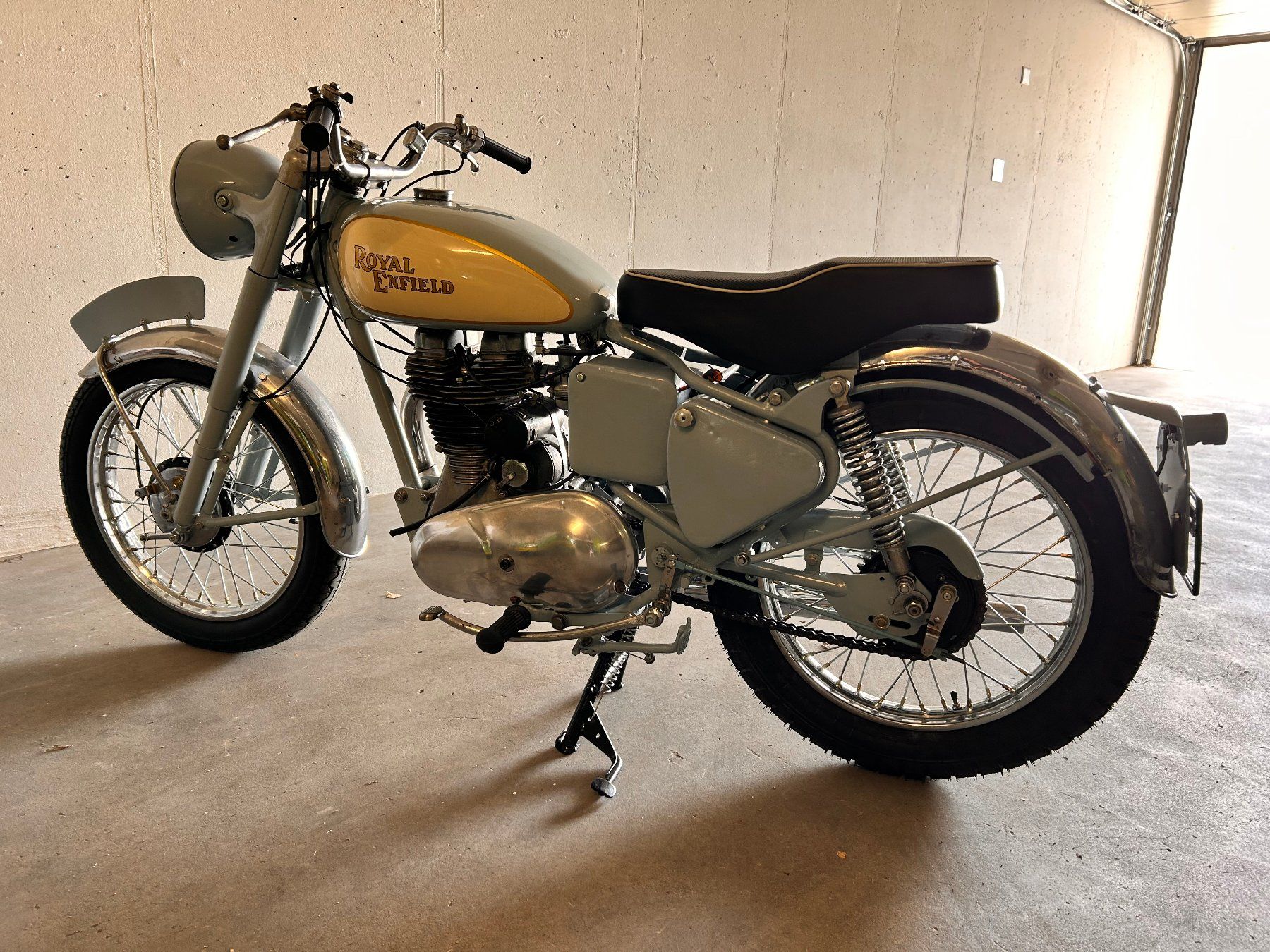 Royal Enfield Strasse: Royal Enfield 350 – Gebraucht aus Oberneunforn von ola_9vmq