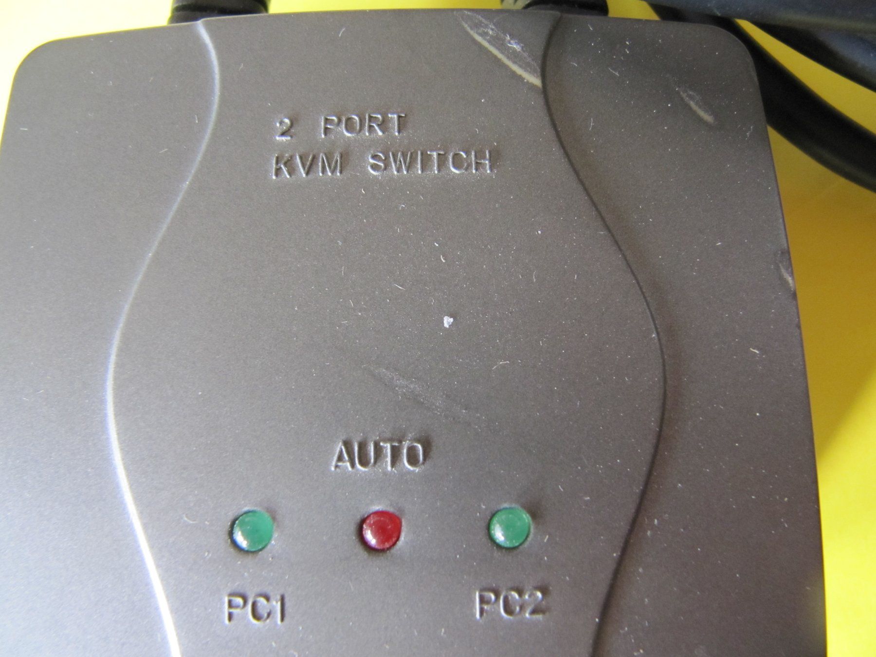 Laufwerke & Adapter: 2 Port KVM SWITCH  # T 7 – Gebraucht aus Basel von Kuba2 2