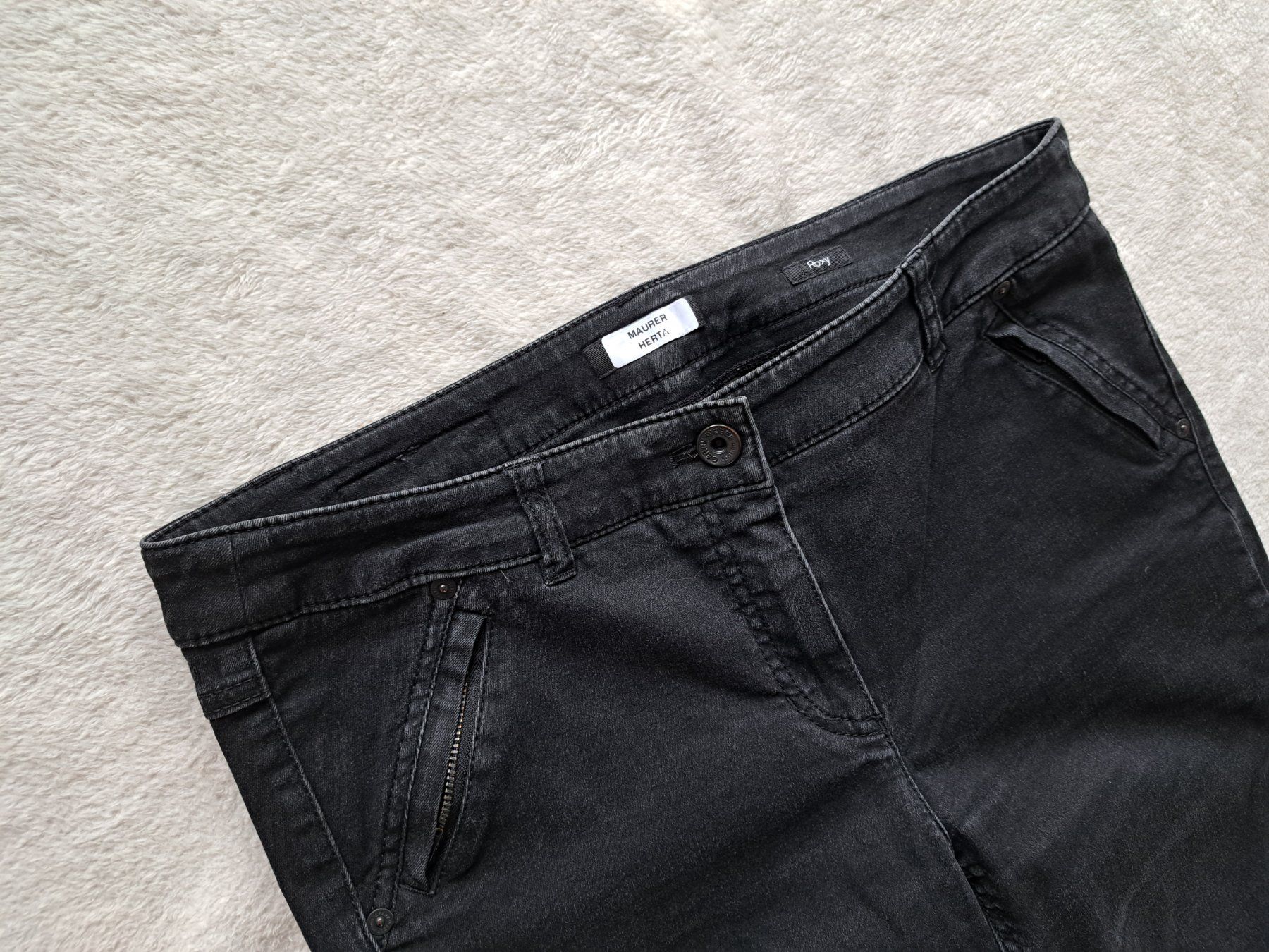 Gerry Weber Pantaloni: Schwarze Gerry Weber Jeans "Roxy" -  Damenhose 7/8 – Usato da Gysenstein venduto da joshuas81 1
