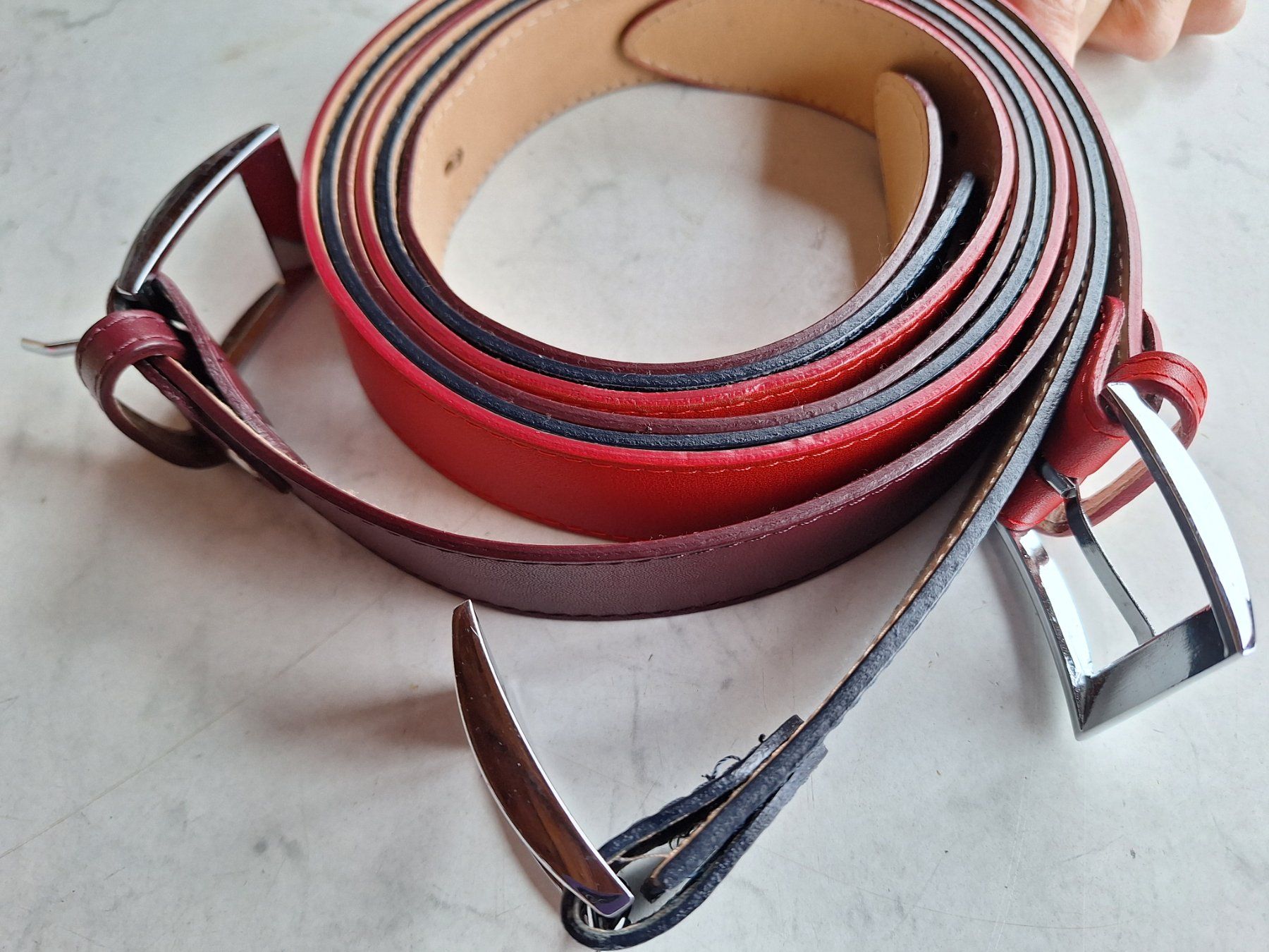 Cinture: 3 STK ECHT LEDER GURT GÜRTEL - JE100 CM – Usato da Huttwil venduto da Kunterbuntli