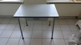 Küchentisch (KELKO?) mit grauer Tischplatte