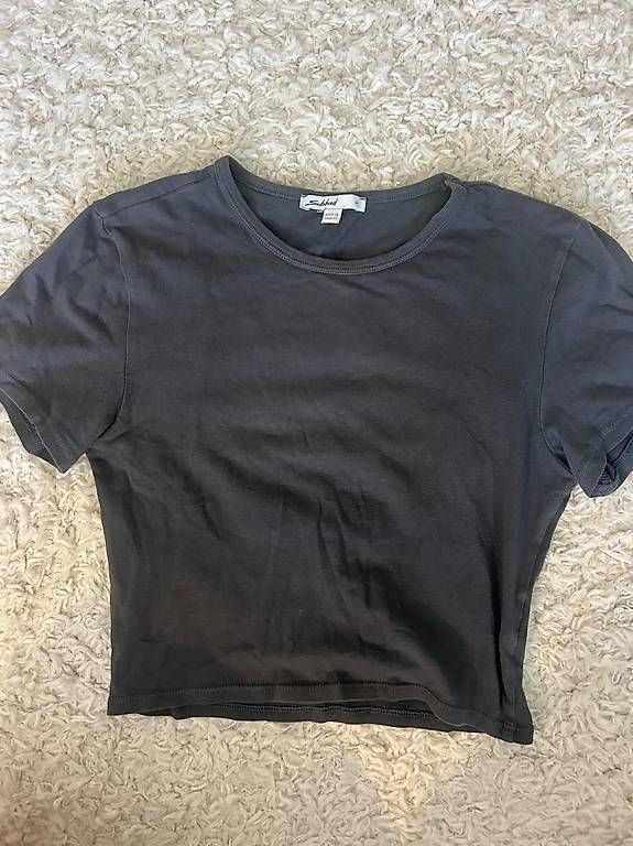 T-shirt: T-shirt in Grau – Usato da Nürensdorf venduto da pgiuga