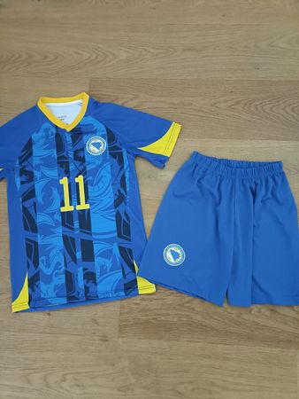 Fussballtrikot Kinder Gr. 164 Dzeko 11 Bosnien, guter Zustan