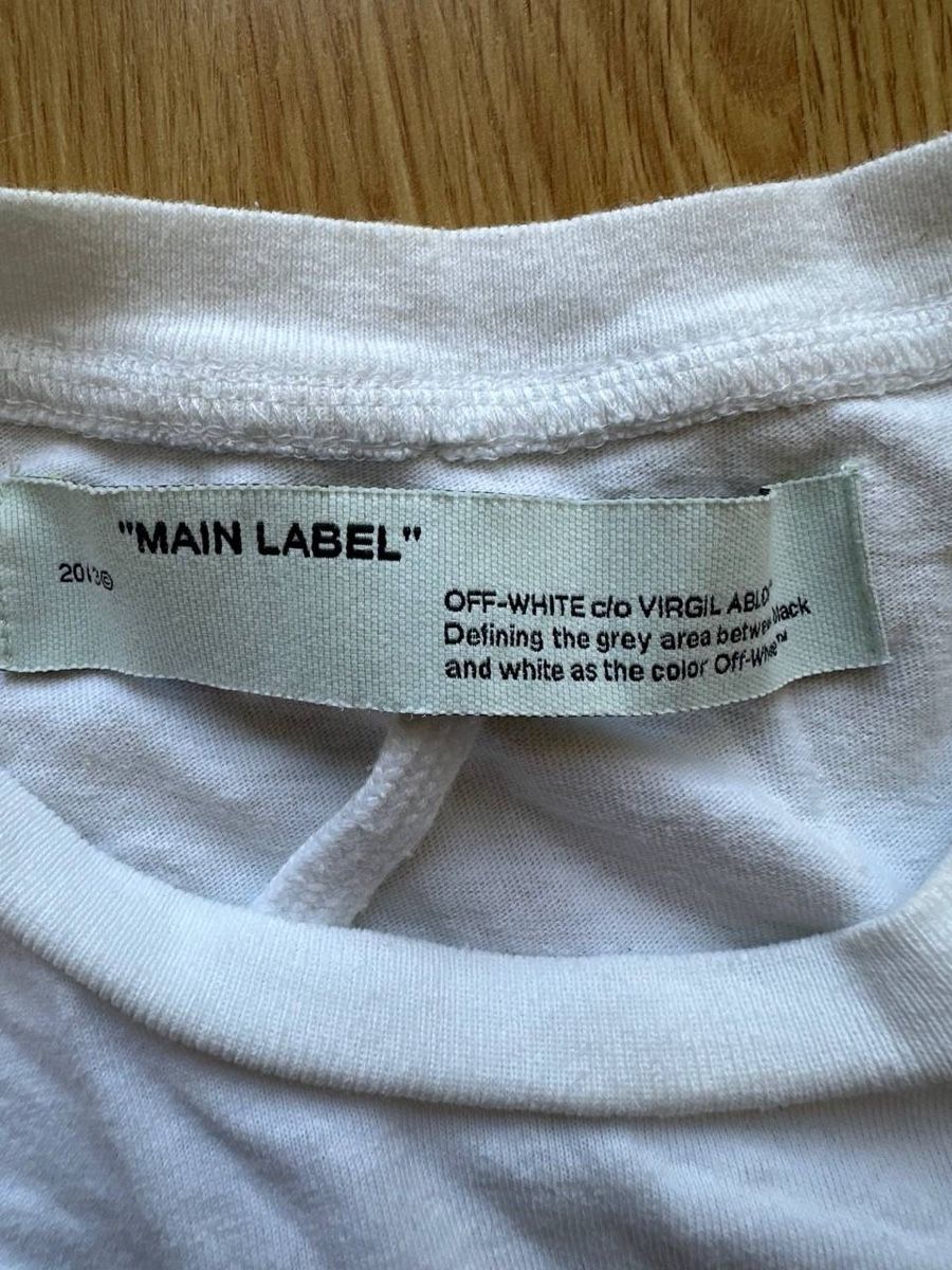 Off-White T-Shirts: Off white Longslive  – Gebraucht aus Pfäffikon ZH von Nataliia. 4