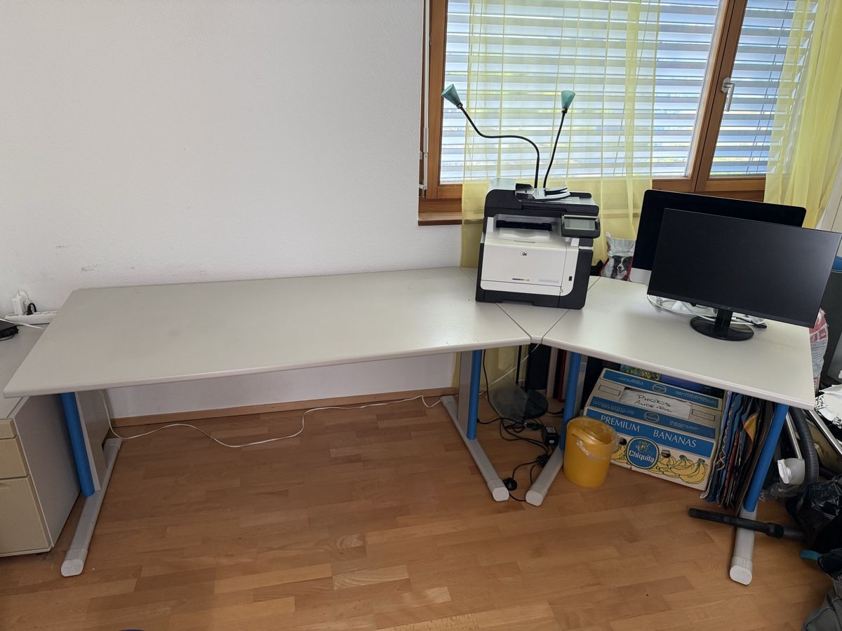 Schreibtische: Massiver Bürotisch – Gebraucht aus Uster von Giaco1616