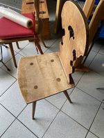 Sedia rustica in legno con schienale decorato buone condi...