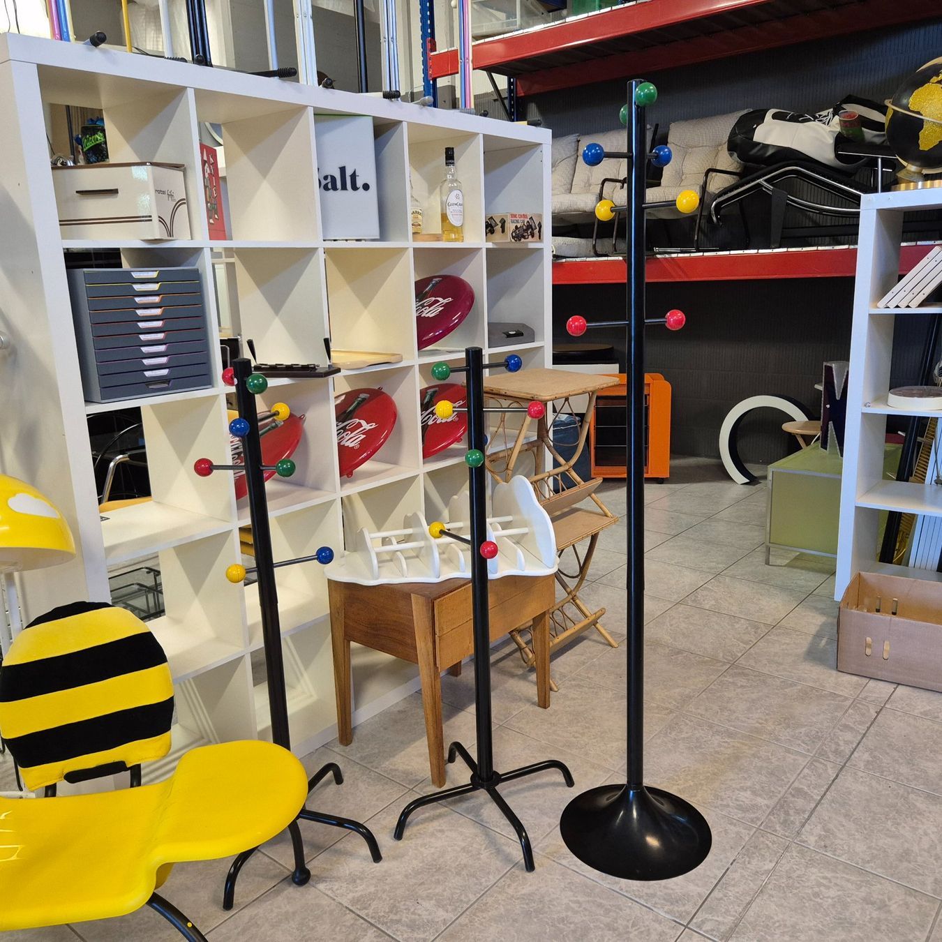 Guardaroba: Garderobenständer Memphis Style Design Kleiderständer – Usato da Nottwil venduto da Wondewa-Shop 9