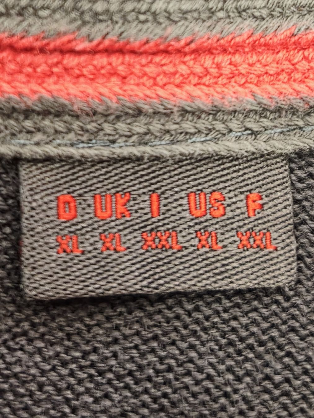 Esprit Maglioni & Felpe: Herren Pullover Esprit grau V-Ausschnitt Grösse XL – Usato da Emmetten venduto da SecondhandSiska 4
