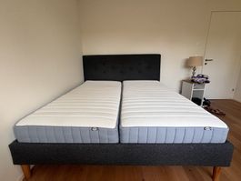 Doppelbett ohne Matratzen