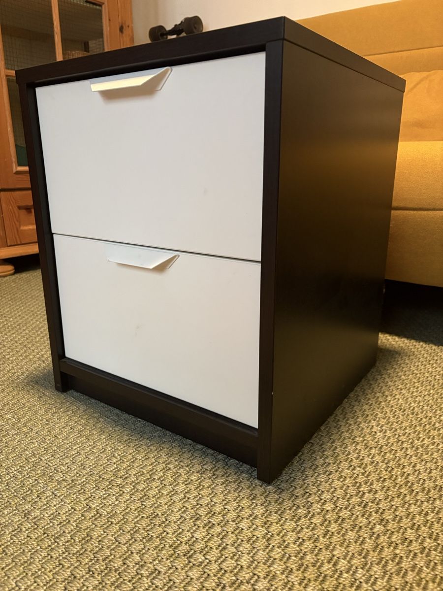 Ikea Comodini: Nachttisch IKEA in Schwarz/Weiss – Usato da Basel venduto da Puptuup