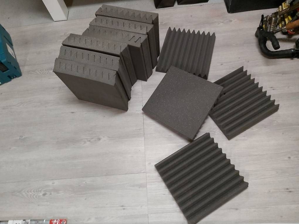 Sonstige Baumaterialien: 30x30 Schallschaumstoff – Gebraucht aus Stalden (Sarnen) von chr_s5xx