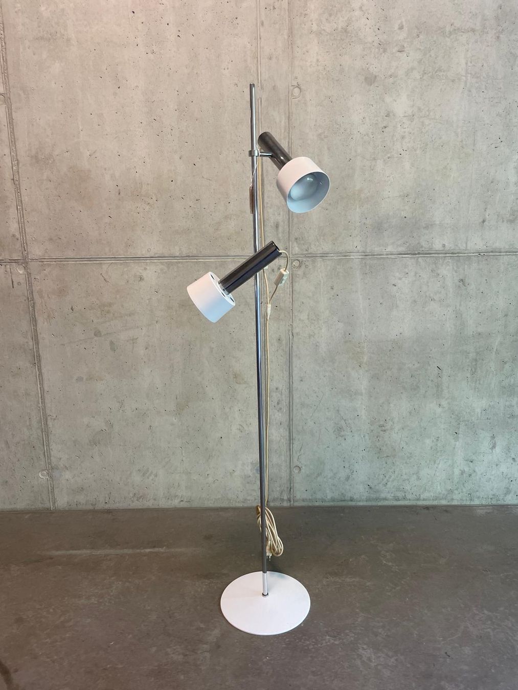 Belux Lampen: Edi Franz Stehleuchte Chrom, 2 Spots – Gebraucht aus Zürich von starch.studio