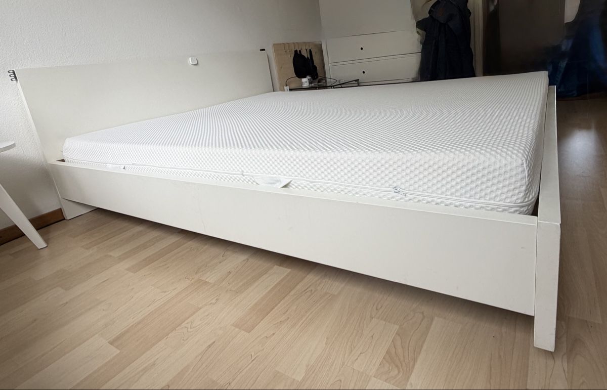 Betten: Double Bed White Frame with Slatted Base and Mattress – Gebraucht aus Interlaken von ReLovedObjects 5