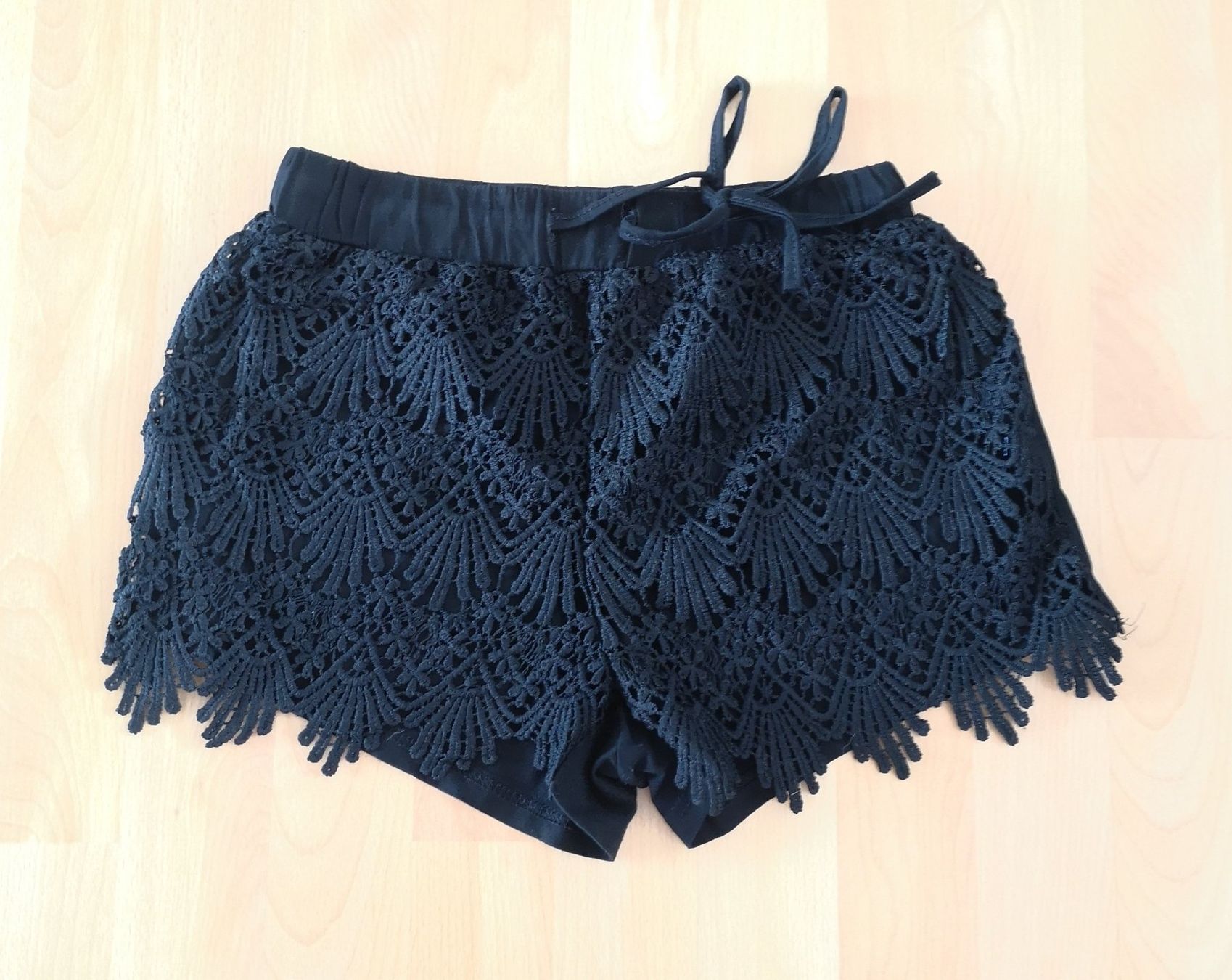 Pantaloni: 3-er Set Hotpants XS - Spendenaktion – Usato da Unterkulm venduto da Beljasch 4
