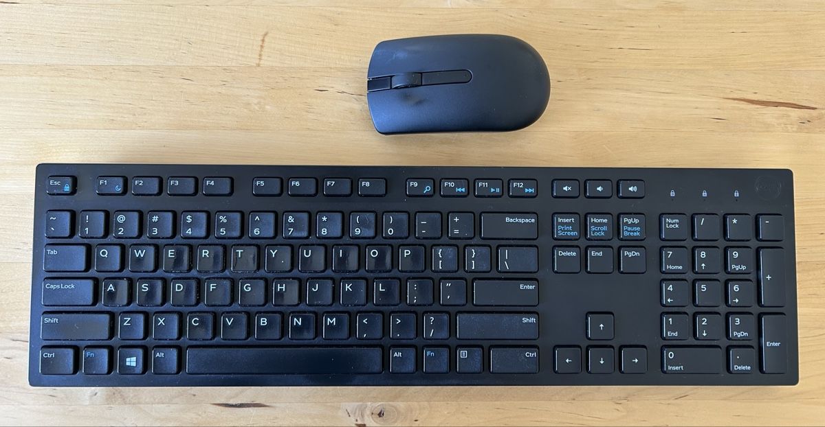 Dell Tastiere: Dell Qwerty Wireless Keyboard and Mouse – Usato da Zürich venduto da Sophie0569