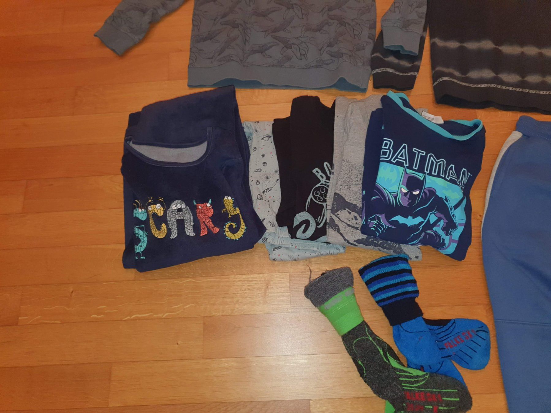 Lotti & Set di vestiti: Kinder Kleiderpaket, Grösse 146 Pyjama / Pullover / Trainerh – Usato da Wallisellen venduto da Sentia 2