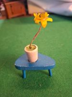 Puppenstube Tischli  - Blume Topf auf Tisch