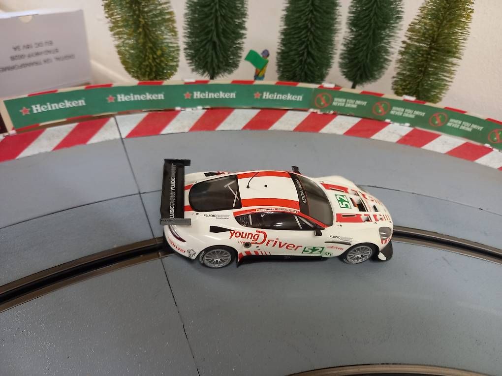 Carrera Piste: Scalextric 132 / Carrera Evolution Aston Martin DBR9 GT1 – Usato da Langenthal venduto da noa_9wcy