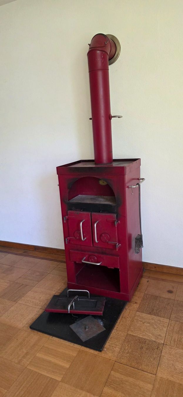 Stufe caminetto: Roter Schwedenofen / Chemineeofen – Usato da Luzern venduto da U_P