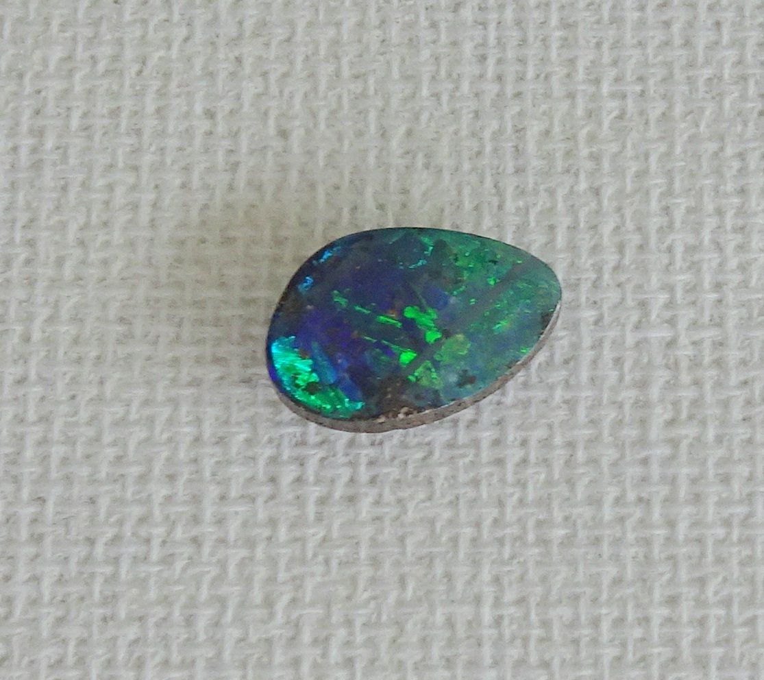 Pietre preziose: Schwarzer Boulder Opal, Australien, neu – Nuovo (secondo la descrizione) da Locarno venduto da Sicabe