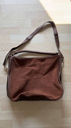 Braune Handtasche - Vorne Wildlederoptik