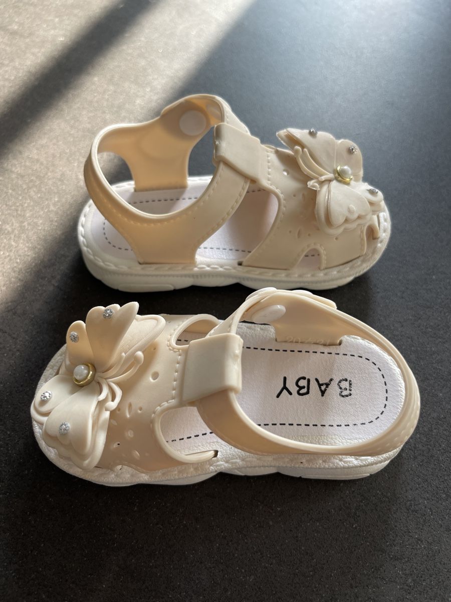 Schuhe für Mädchen: Sommer Sandalen mit Schmetterling, Gr. 21 – Gebraucht aus Engelburg von Annis_Crew 1