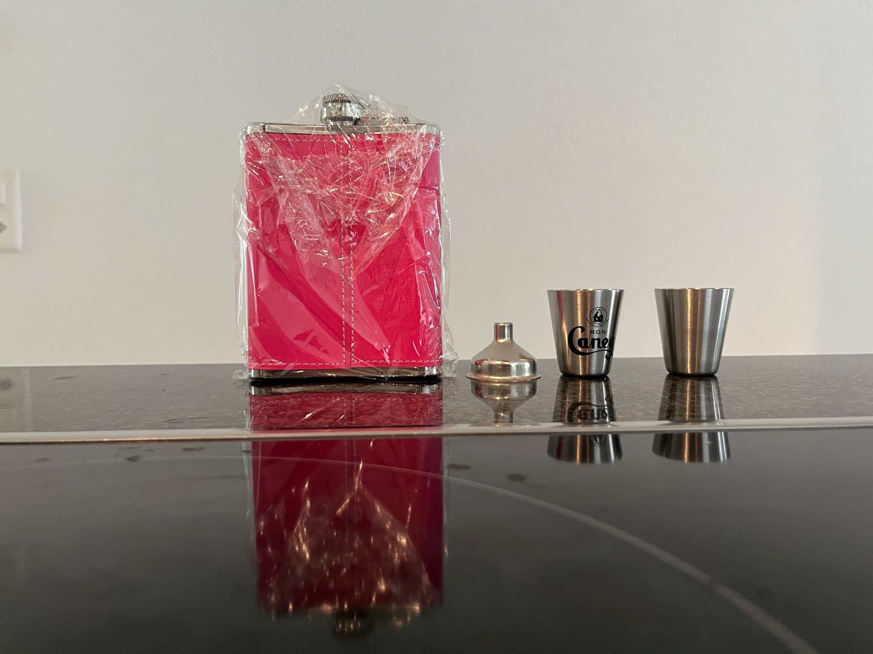 Attrezzatura & Pezzi di ricambio: Feldflasche Ron Caney rot mit Trichter und 2 Bechern neu – Nuovo e nell'imballaggio originale da Boll venduto da pet_p87r 2