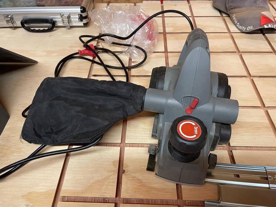 Tutte le macchine: Rabot électrique à bois 750 W Ayce – Usato da develier venduto da Ancos