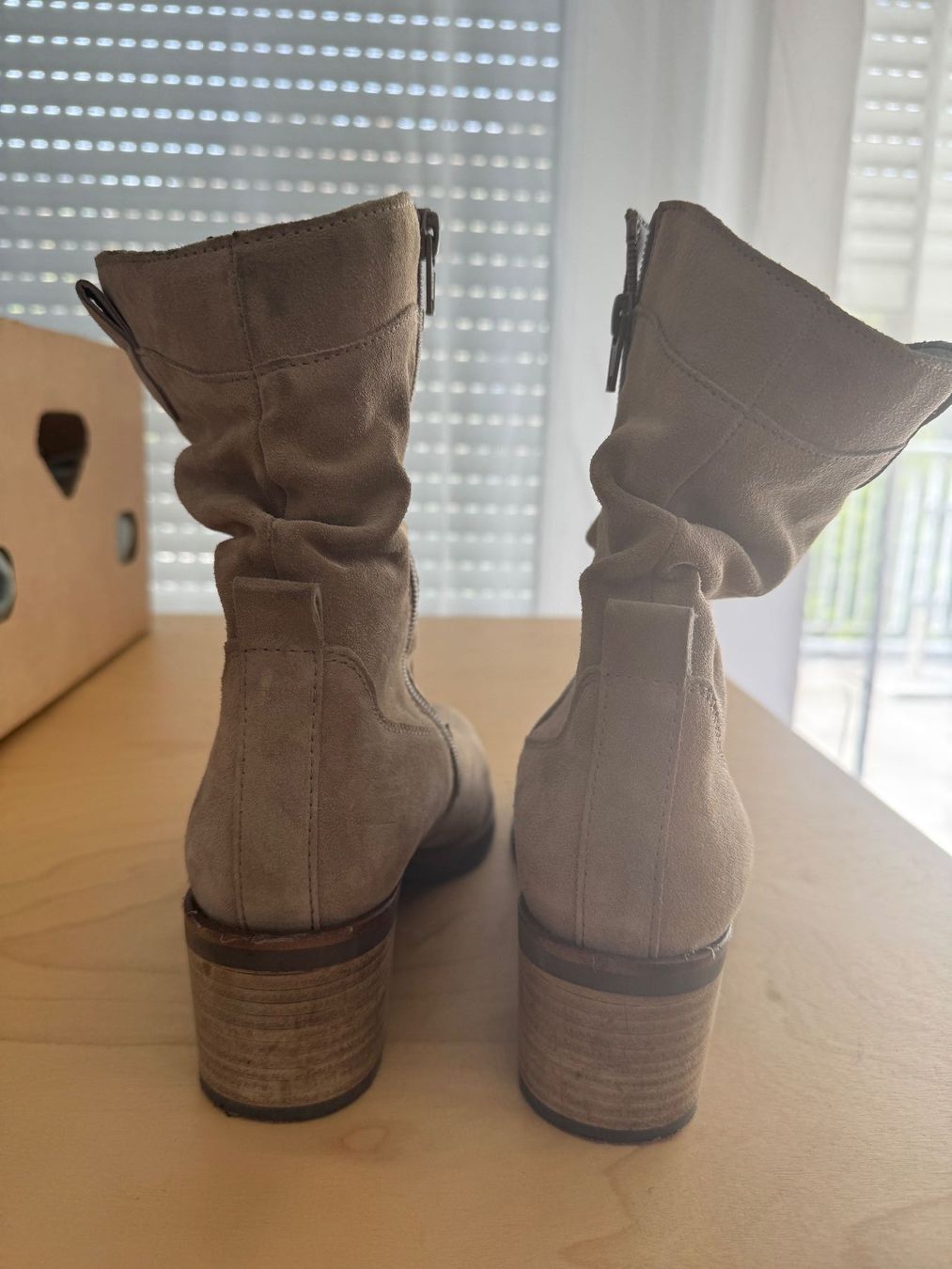 Gabor Scarpe da donna: Stiefeltte, Gabor, Gr. 40, beige, Wildleder – Usato da Rorschacherberg venduto da beeechen 3
