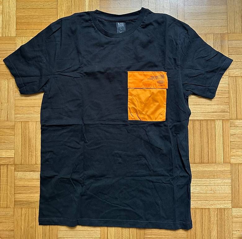 T-shirt: Comfy t-shirt – Usato da Zürich venduto da abiiStore
