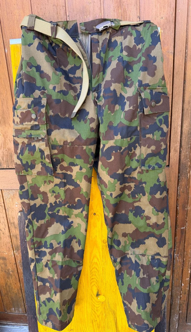 Schweizer Armee Pantaloni: Schweizer Armee – Usato da Kirchberg BE venduto da Picmaia