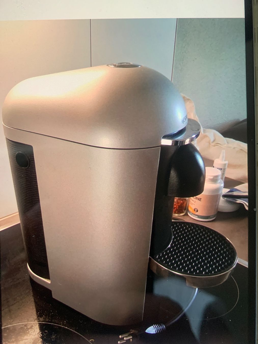 Macchine per caffè & Macchine per espresso: Machine à cafe Nespresso virtuo plus – Usato da Echandens venduto da san_q5m7 2