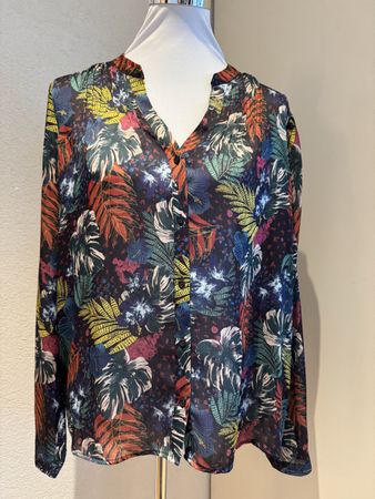 Women’s blouse size 36