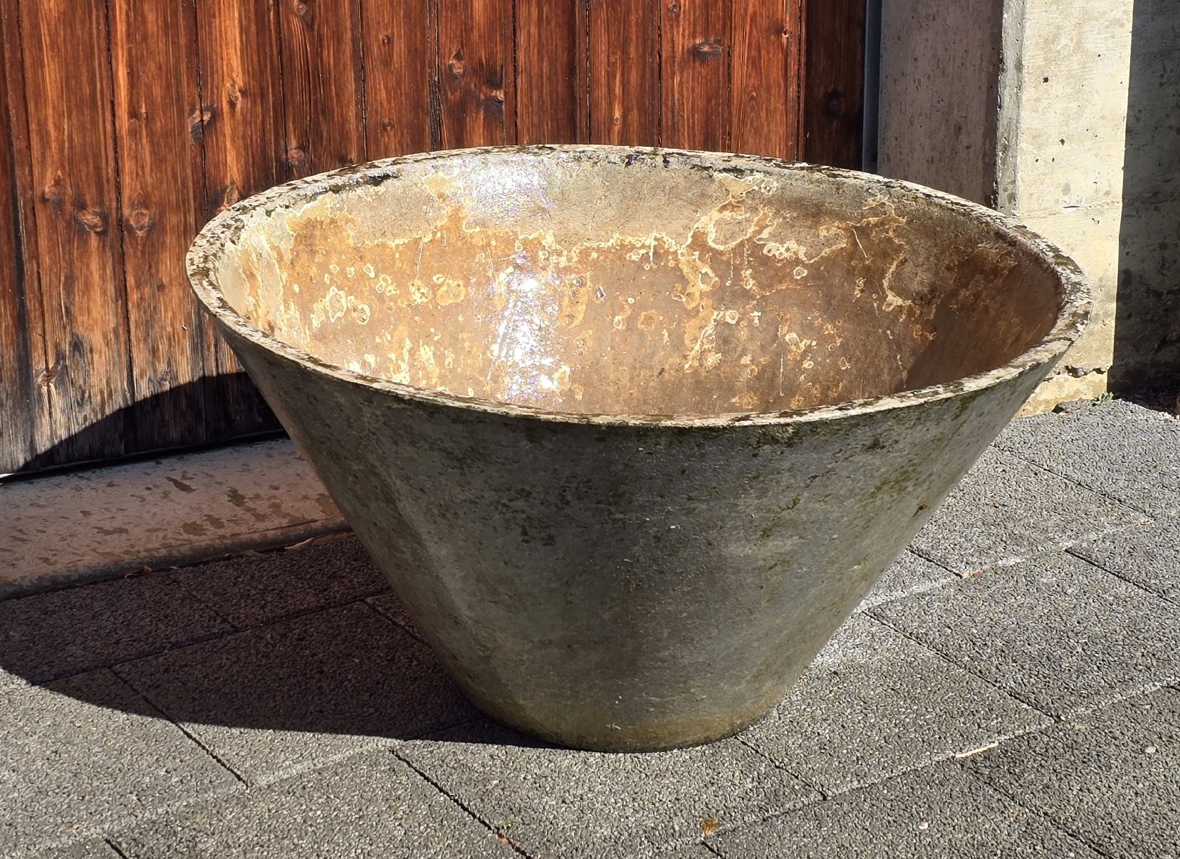 Eternit Vasi per fiori: Grosser Eternitpflanzkübel  71cm Durchm. – Usato da Walkringen venduto da Vanuca 3