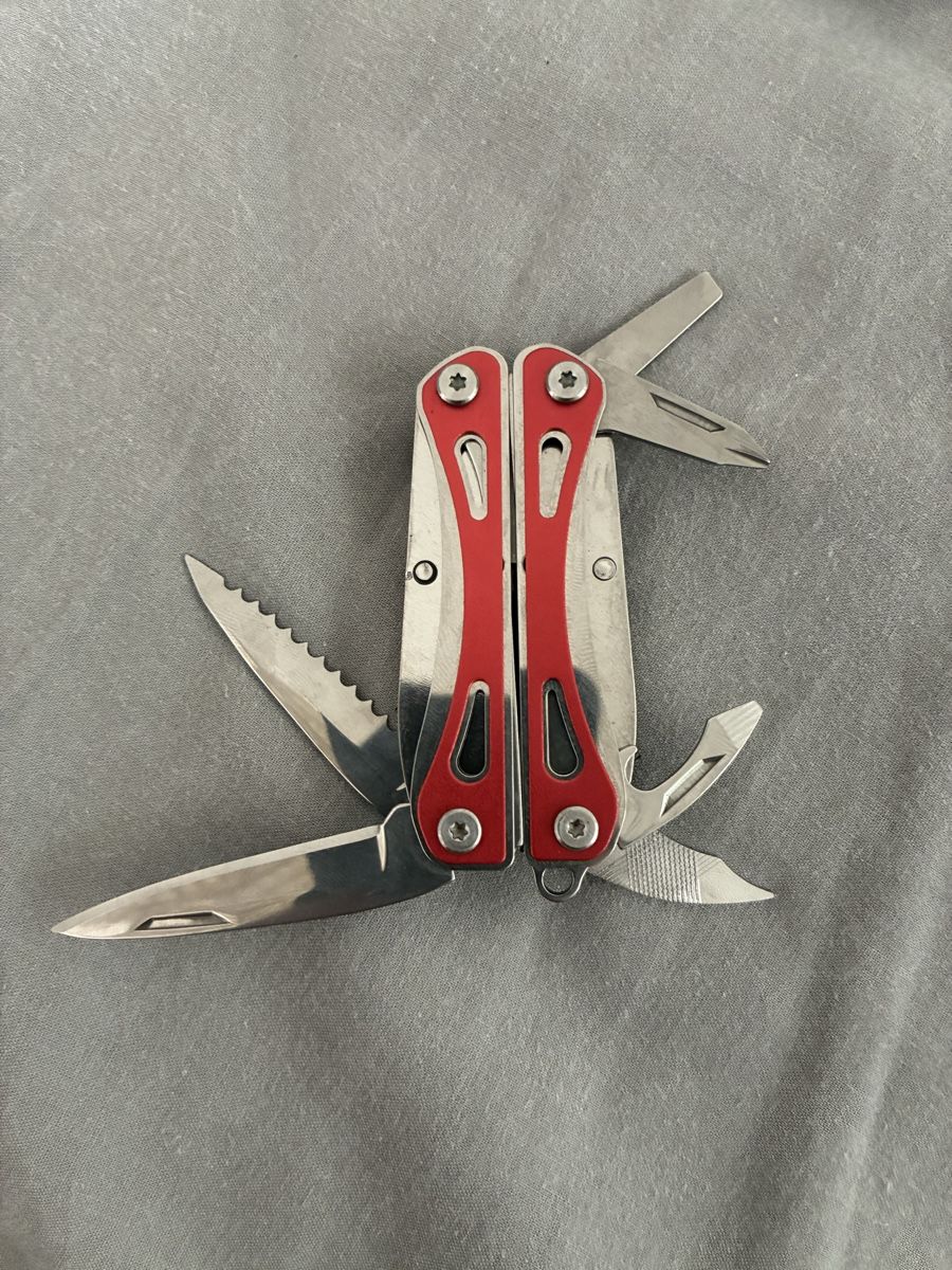 Alle Werkzeuge: Multitool Klappwerkzeug rot mit Etui – Gebraucht aus Wetzikon ZH von Higure