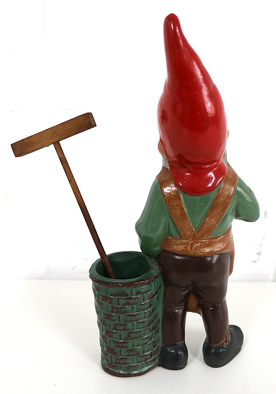 Figurines: Kleiner Gartenzwerg mit Rechen und Korb – D'occasion à Volketswil par brockipfannenstil 2