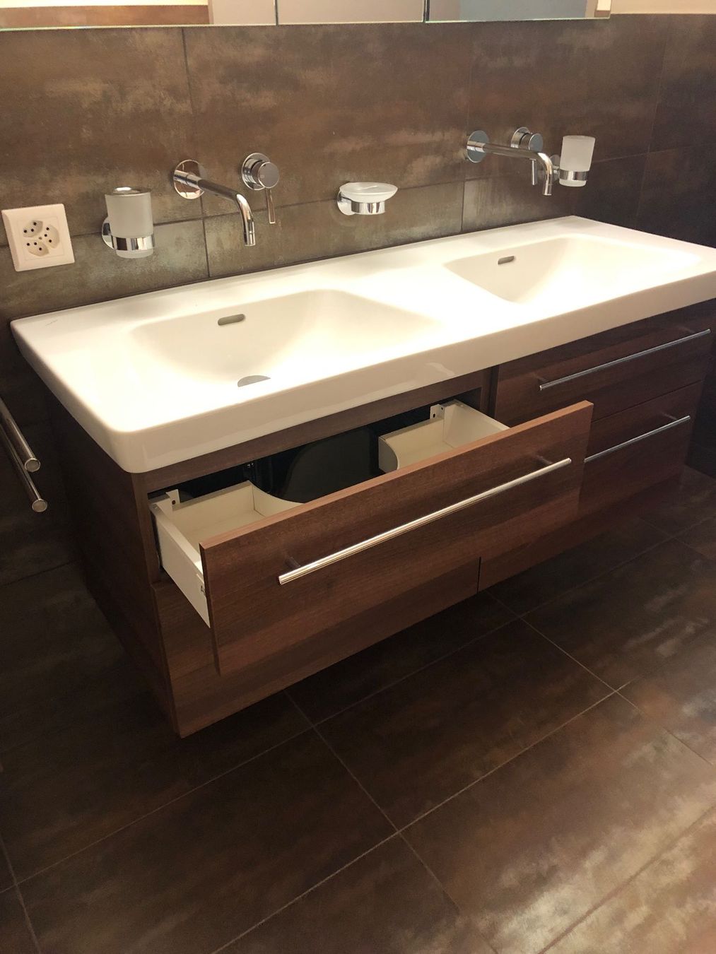 Alterna Mobili per bagno: Alterna Badmöbelset mit Seitenmöbel und Wandmischer – Usato da Oberweningen venduto da Jelo 5