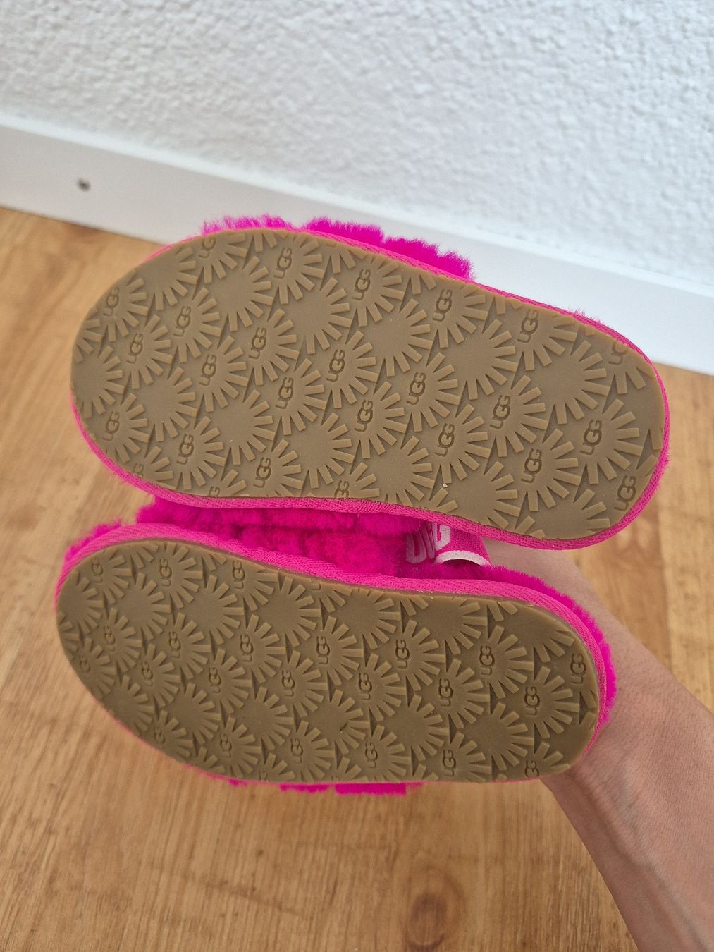 Ugg Scarpe per ragazze: ugg gr. 25 – Usato da Spiez venduto da V.H.K. 3