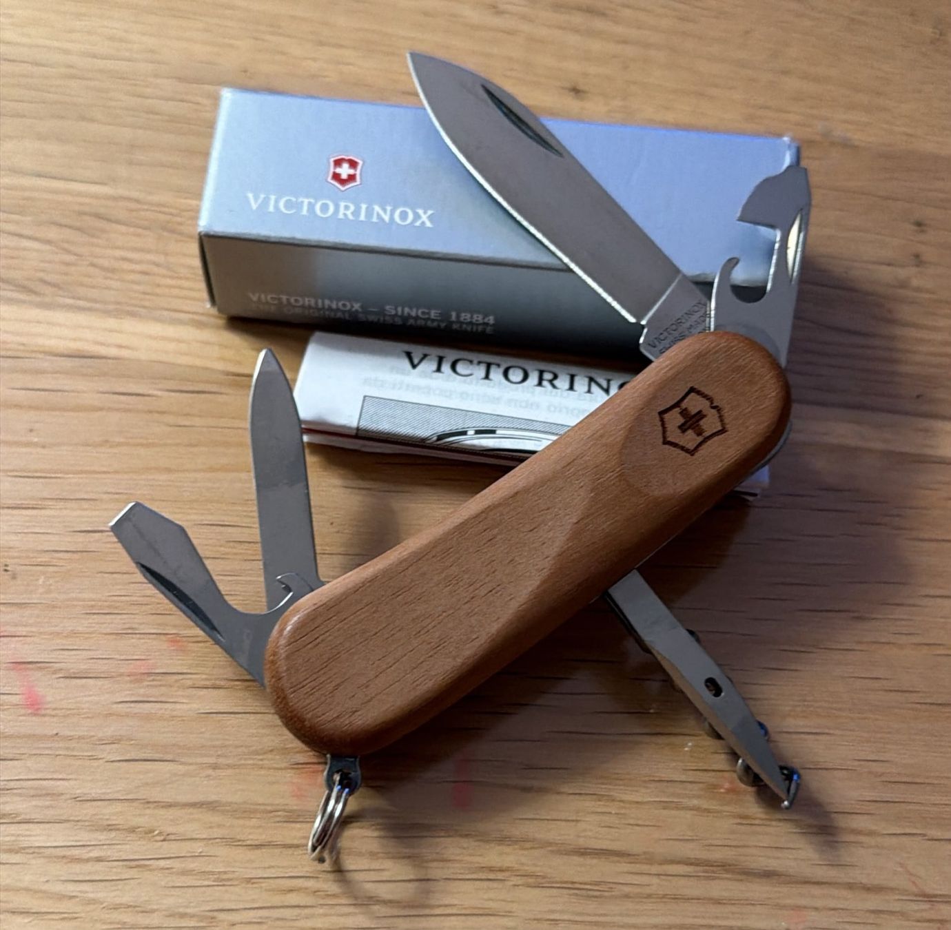 Victorinox Coltelli tascabile: VICTORINOX  SACKMESSER EVOLUTION 10 WOOD – Nuovo e nell'imballaggio originale da Zürich venduto da Frei-Occasionen