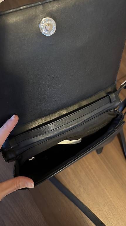 Borse da donna: Schwarze Umhängetasche – Usato da Luzern venduto da bar_v528 1
