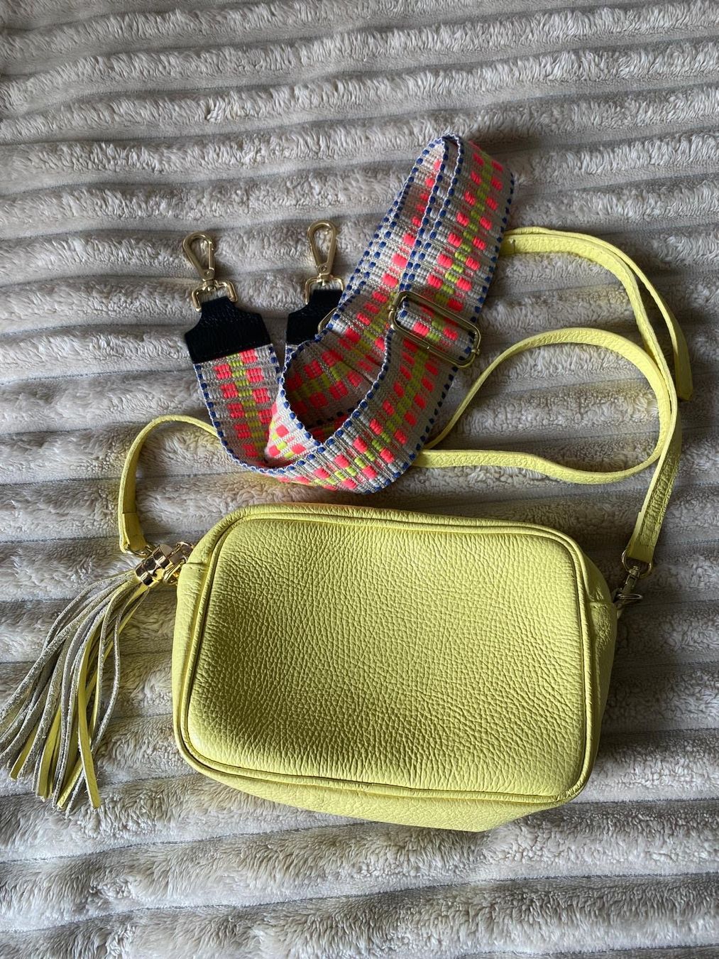 Borse: Crossbody Tasche mit Wechselgurt – Usato da Basel venduto da zukk_