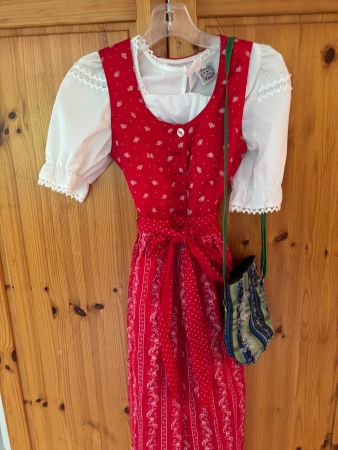 Rotes Mädchen-Dirndl mit Tasche, Gr 158