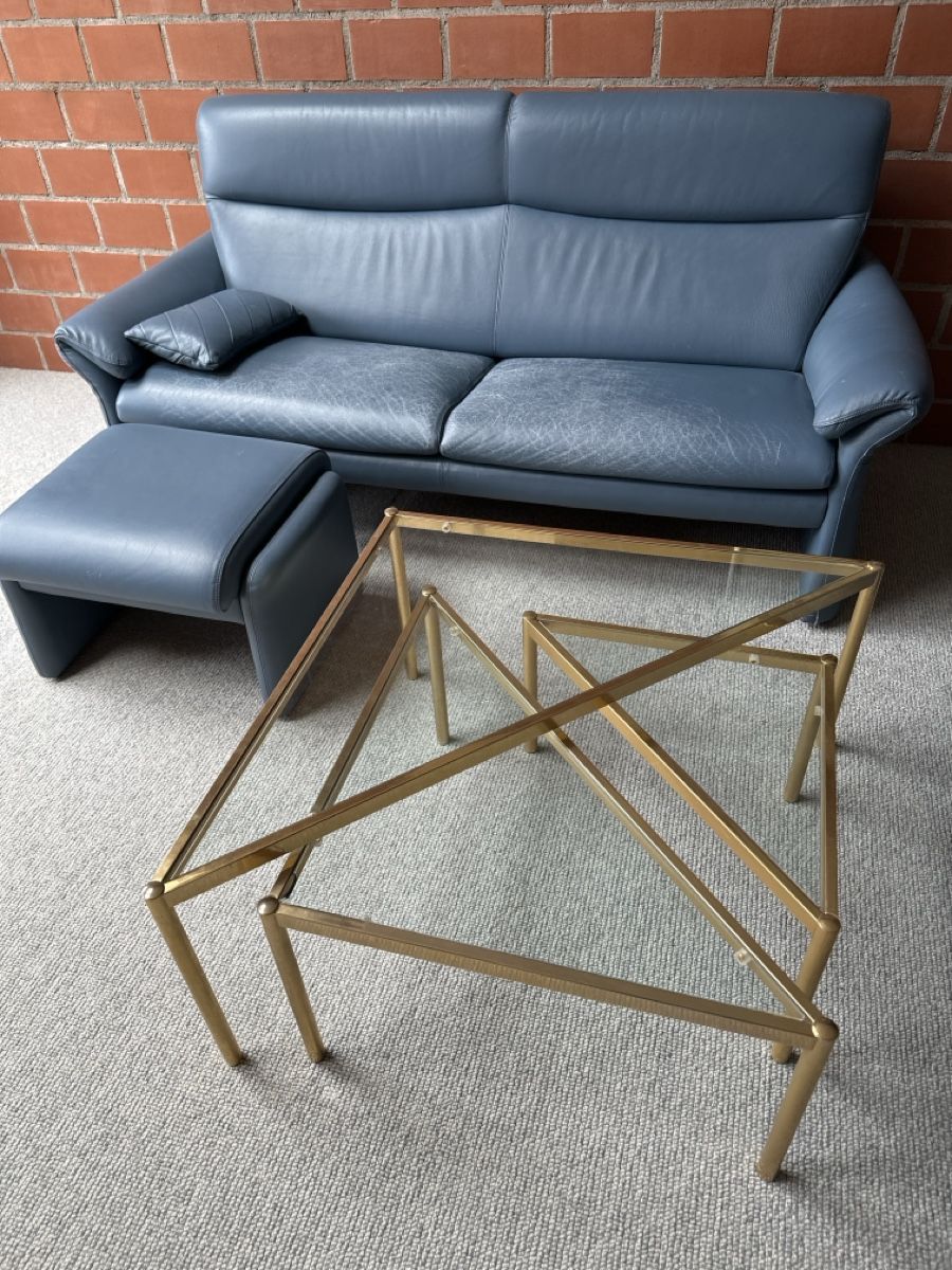 Divani: 2 Sofas (5 Plätze) leder blau mit Glastisch dreifach – Usato da Widen venduto da Sir_copilot 1