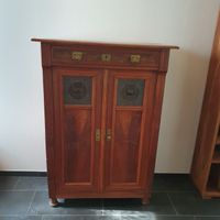 Antiker kleiner Schrank Holz