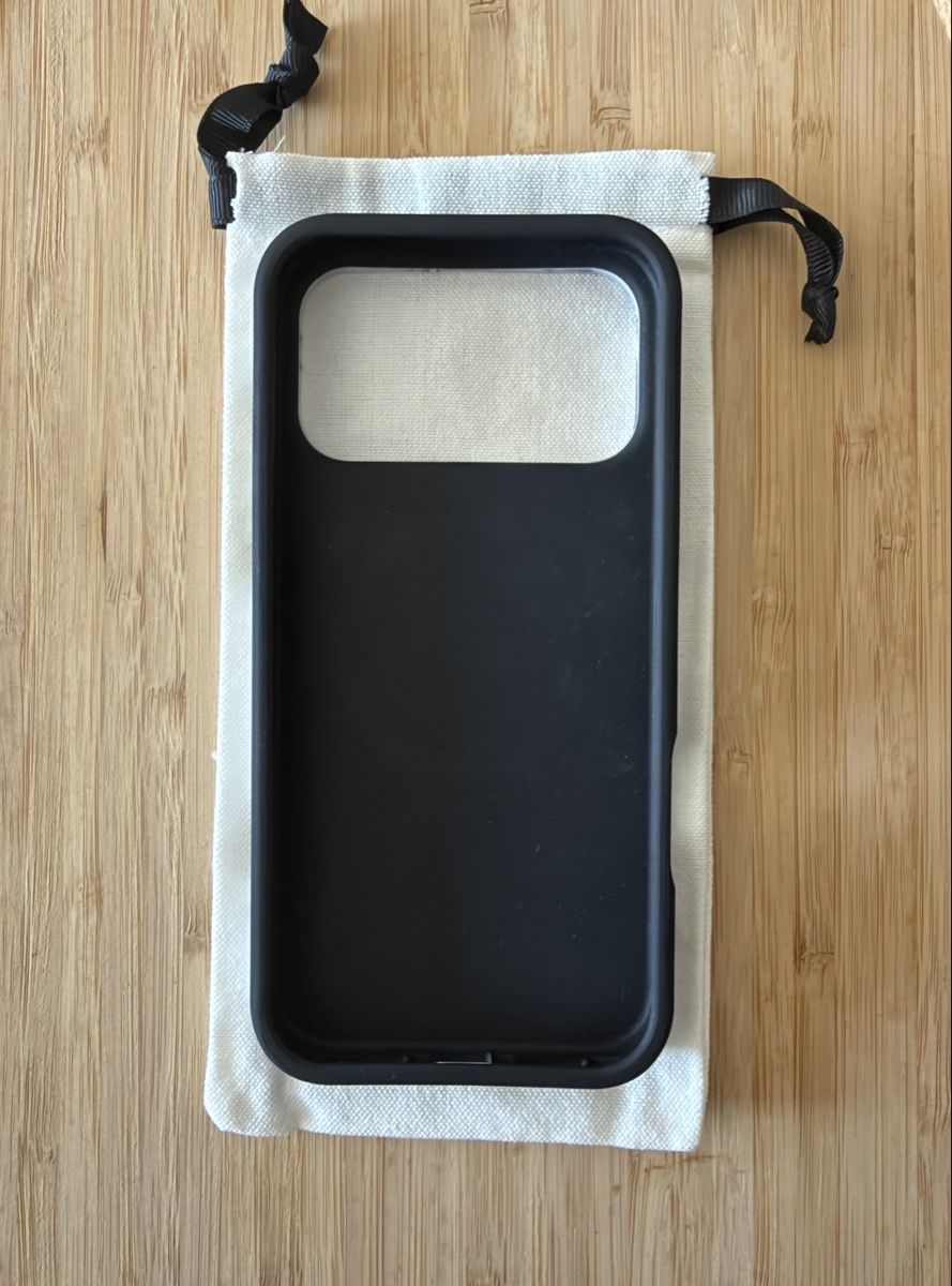 Apple Covers & Schutzfolien: Iphone 17 Pro Max Hülle von Burga – Neu und originalverpackt aus Baden von KallyK 1