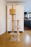 Kratzbaum für Katzen – gebraucht, mehrere Ebenen