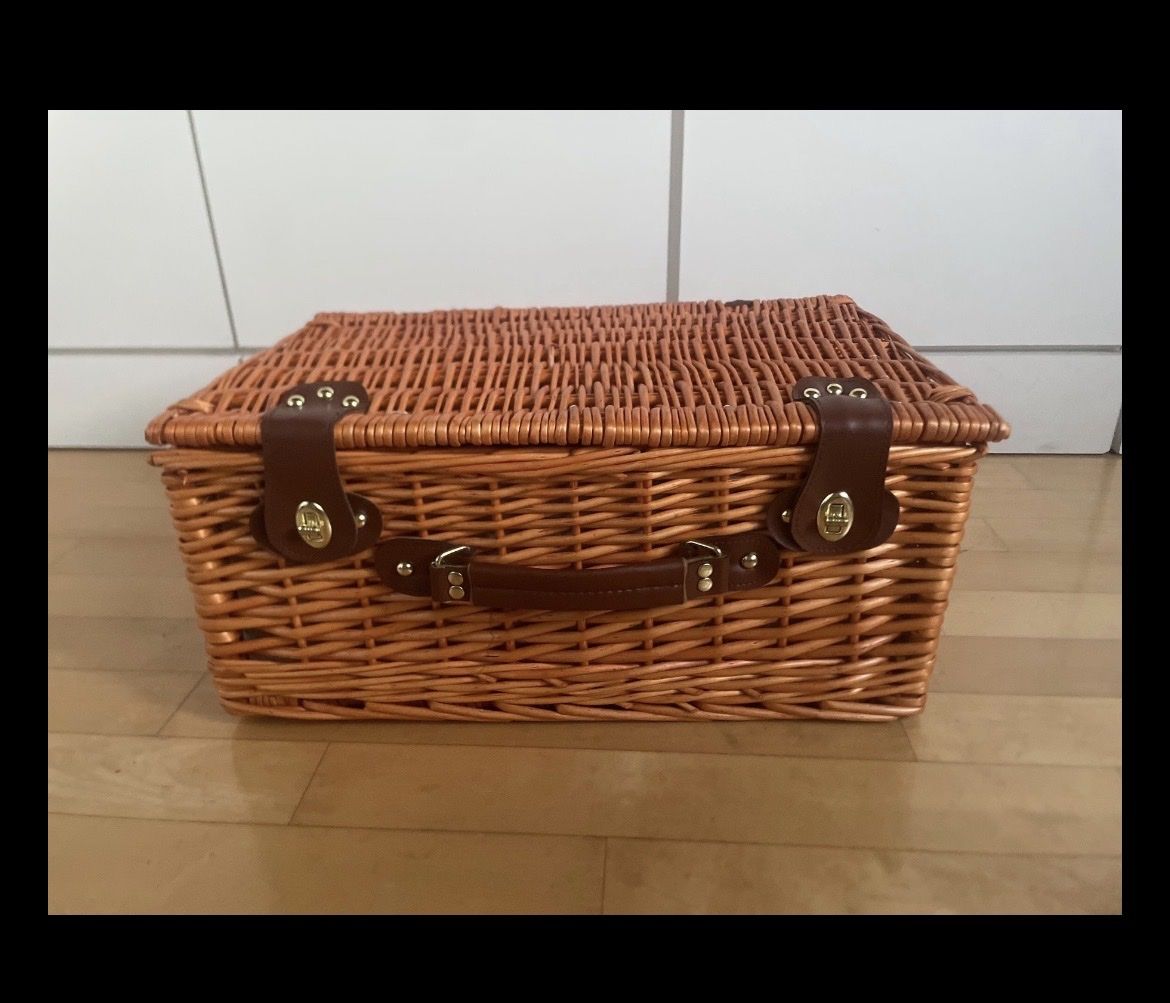 Set di piatti: Picknick Korb  – Nuovo e nell'imballaggio originale da Hünenberg venduto da Kalyan