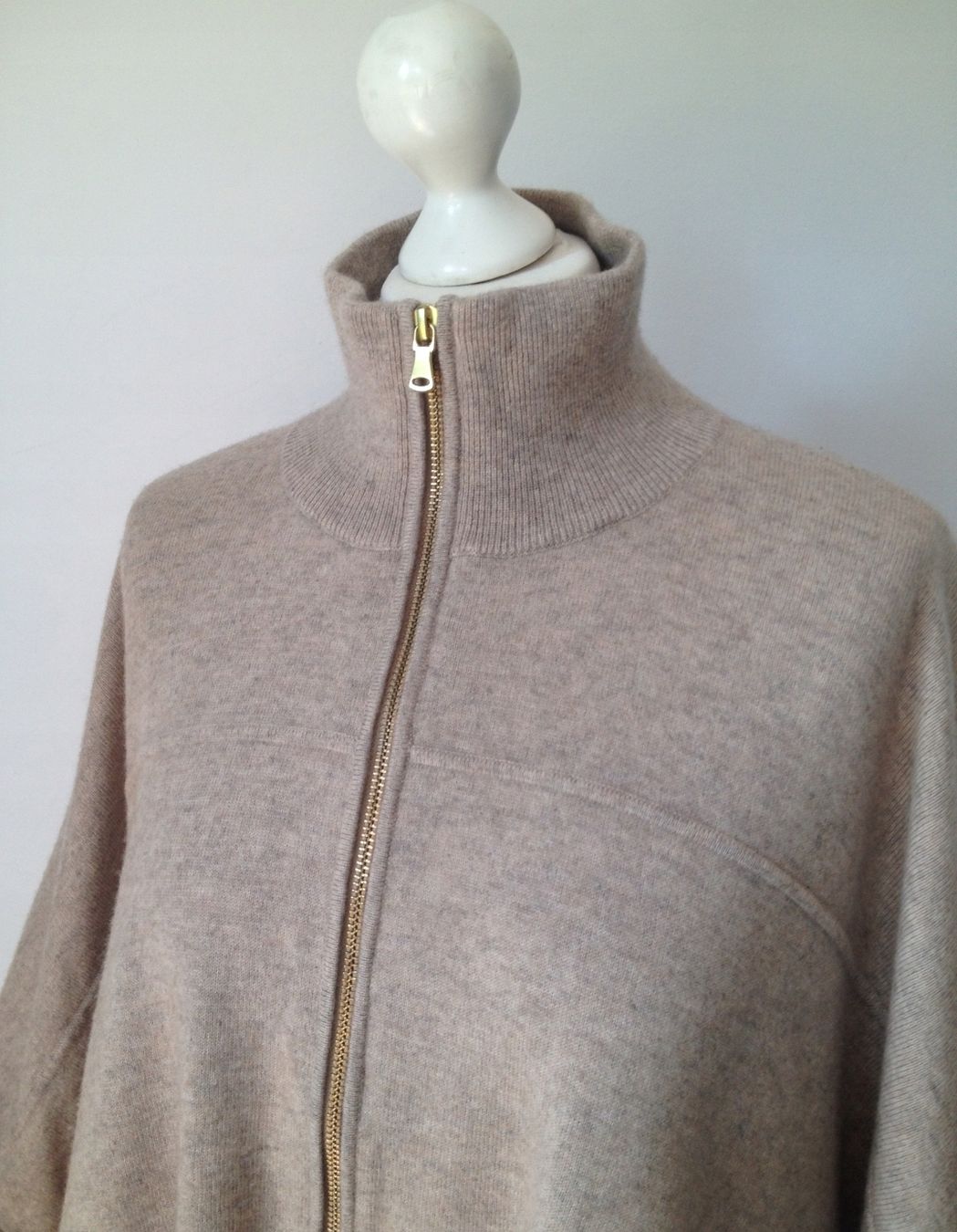 Boléros: Repeat Luxury poncho  – Neuf (Voir description) à Mühlethurnen par GaspAnita 2