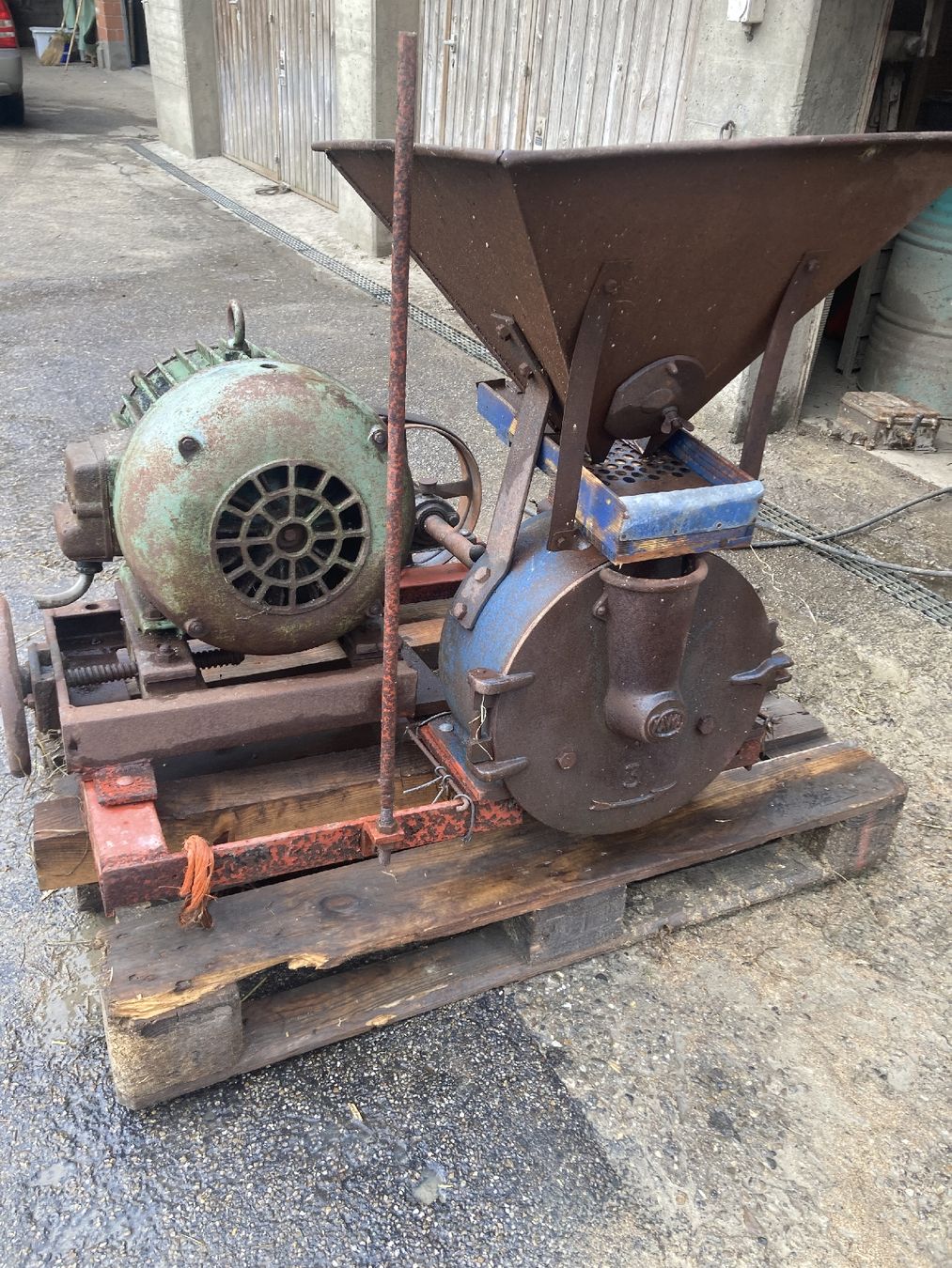 Toutes les machines: Getreidemühle  – D'occasion à Wynigen par fotoni00 1